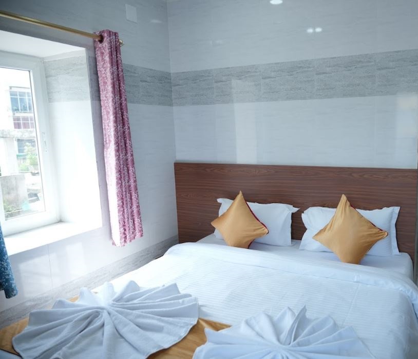 Best budget friendly hotel in bapuji nagar,Best budget friendly hotel near bapuji nagar,budget friendly hotel in bapuji nagar bhubaneswar, affordable hotel in bapuji nagar, cheap hotel in bapuji nagar bhubaneswar,best budget friendly hotel near railway station bhubaneswar,best budget friendly hotel near Bhubaneswar airport,affordable hotel in bhubaneswar,Hotel Mirka Plaza Bapuji nagar Bhubaneswar.